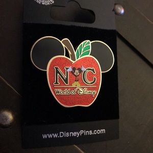 NYC Apple Disney Pin Trading - Mickey